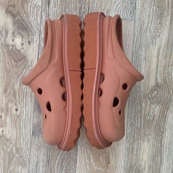 Off-White Women’s Sponge Perforated Clogs Size 39 - Picture 2 of 8